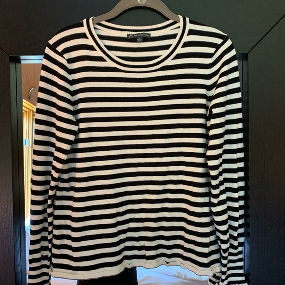 Sweater - Picture 2 of 7